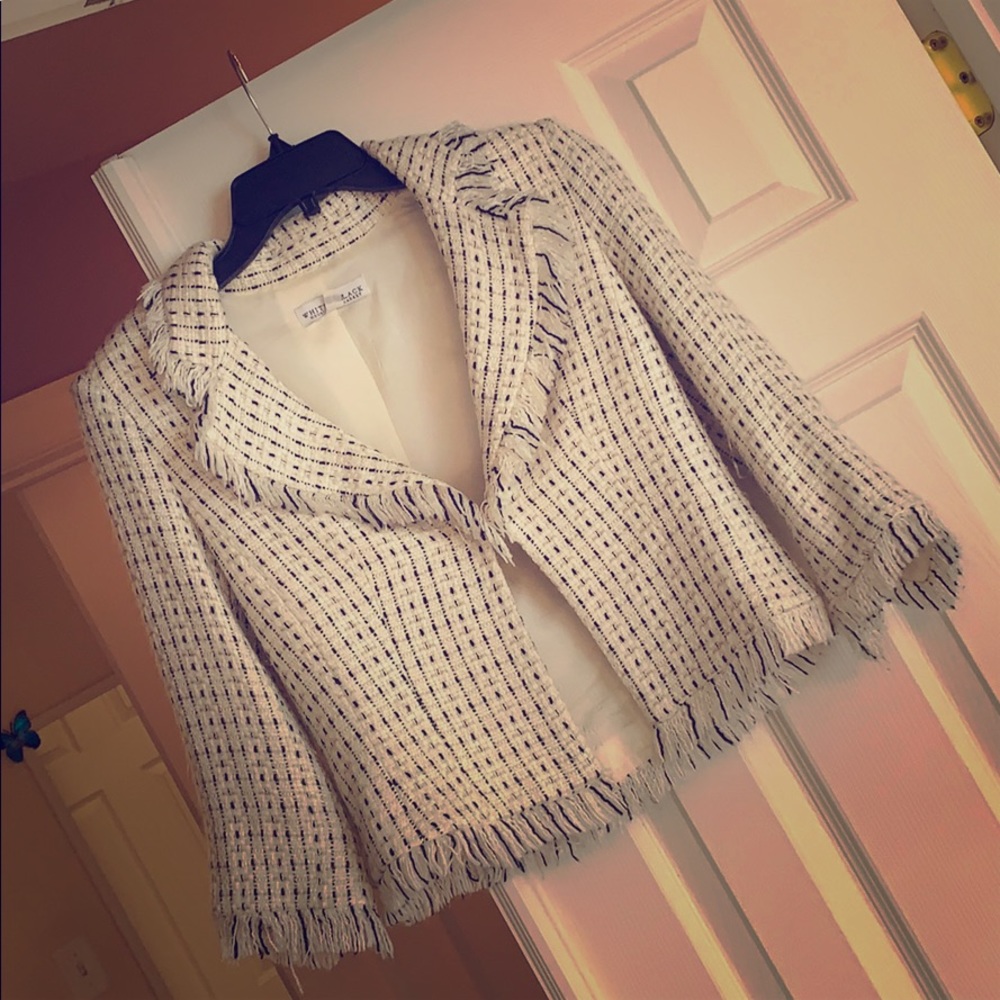 3/4 length sleeve blazer.